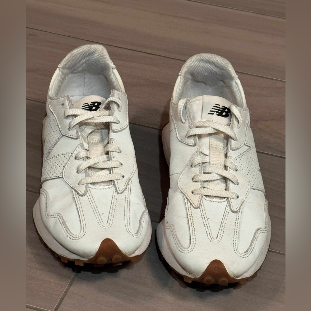 New Balance White Sneakers unisex Womens 9.5 mens 9